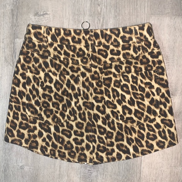 Forever21 Cheetah Print Mini Skirt - Picture 2 of 3